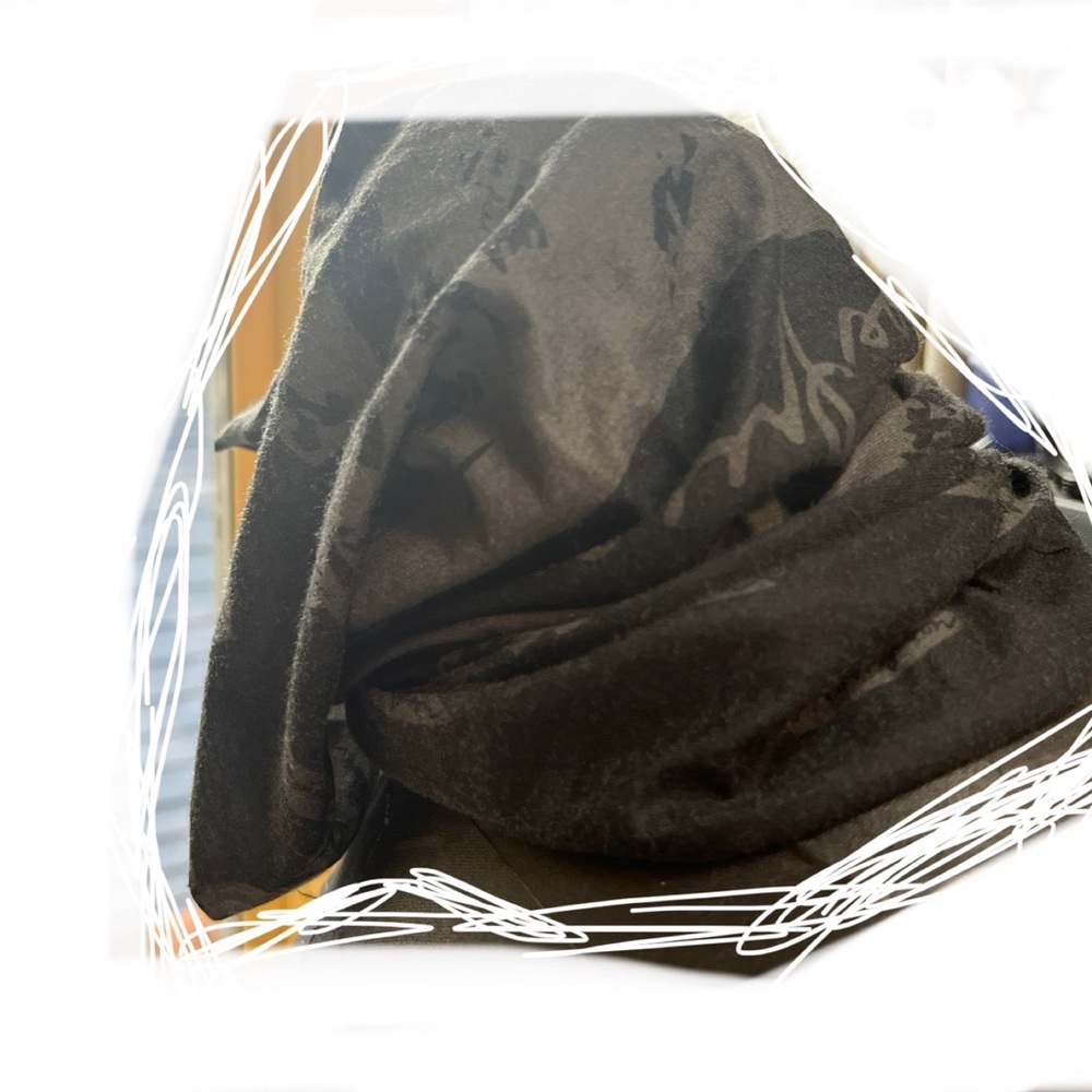 Black and gray gaiter